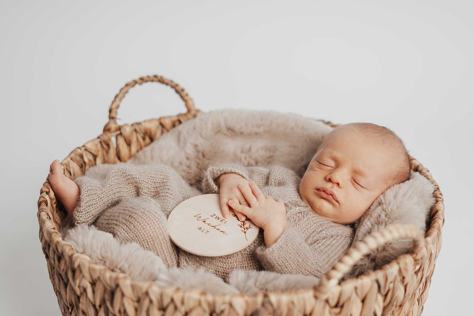 Neugeborenenshooting im Fotostudio